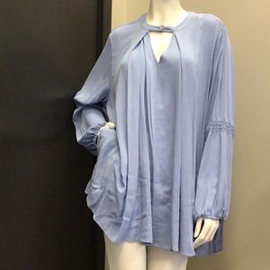 Light periwinkle color top with pockets